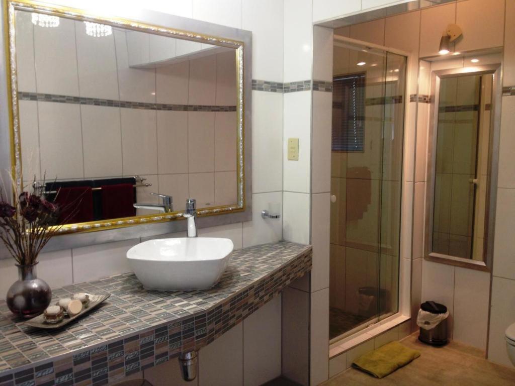 Guesthouse Terra Africa ويندهوك الغرفة الصورة